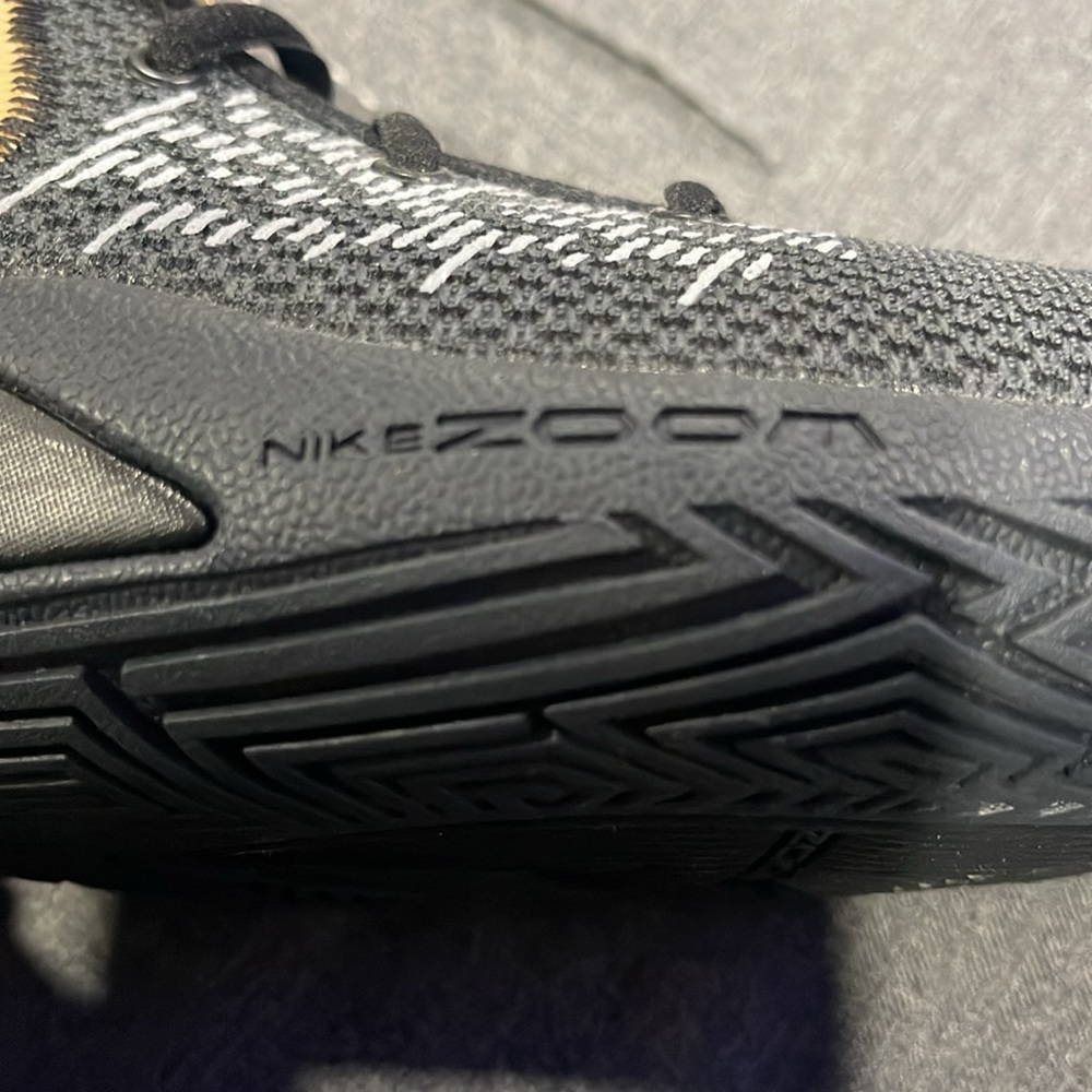 Nike KYRIE FLY TRAP ZOOM BLACK & GOLD Men’s 9.  NEVER WORN. NEW NO BOX - Picture 4 of 8